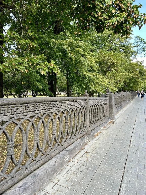 В сквере «Театральный» начинается комплексный ремонт ограждения: его демонтируют и восстановят, сохраняя исторический облик В сквере «Театральный» начинается комплексный ремонт ограждения: его демонтируют и восстановят, сохраняя исторический облик