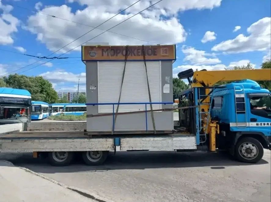 Самовольные киоски демонтировали сотрудники ГЦНР Самовольные киоски демонтировали сотрудники ГЦНР