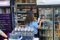 Новосибирские приставы закрыли круглосуточный магазин «из 90-х» на улице Толмачевская
