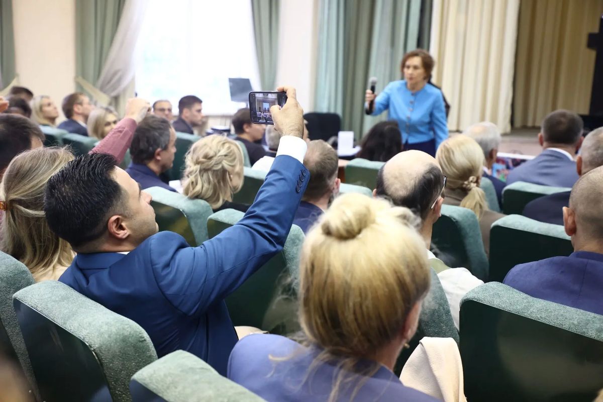 Максим Кудрявцев: С жителями Октябрьского района поговорили о дорогах, школах и комплексном развитии территорий Максим Кудрявцев: С жителями Октябрьского района поговорили о дорогах, школах и комплексном развитии территорий
