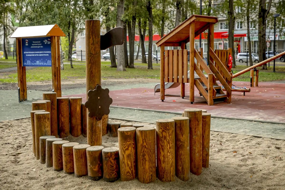 В сквере имени Калинина открыли новую детскую площадку