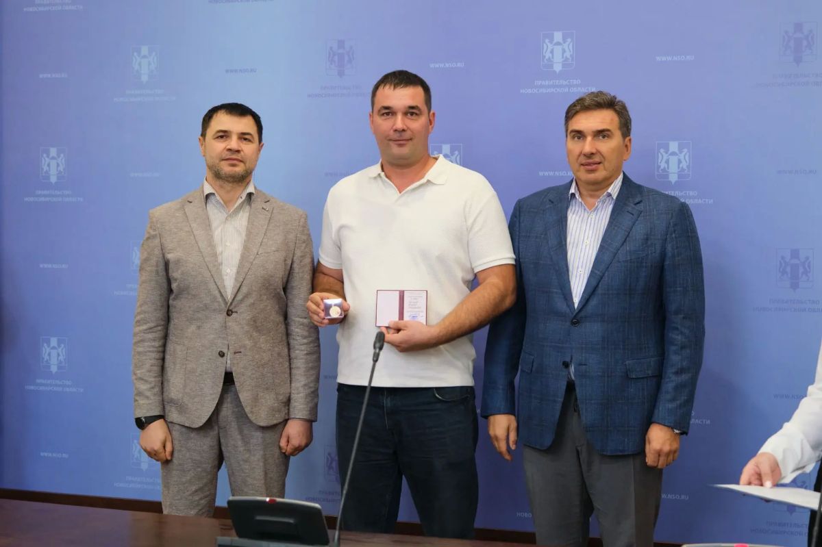 20 жителей Новосибирской области получили нагрудные знаки «Почетный донор России» 20 жителей Новосибирской области получили нагрудные знаки «Почетный донор России»