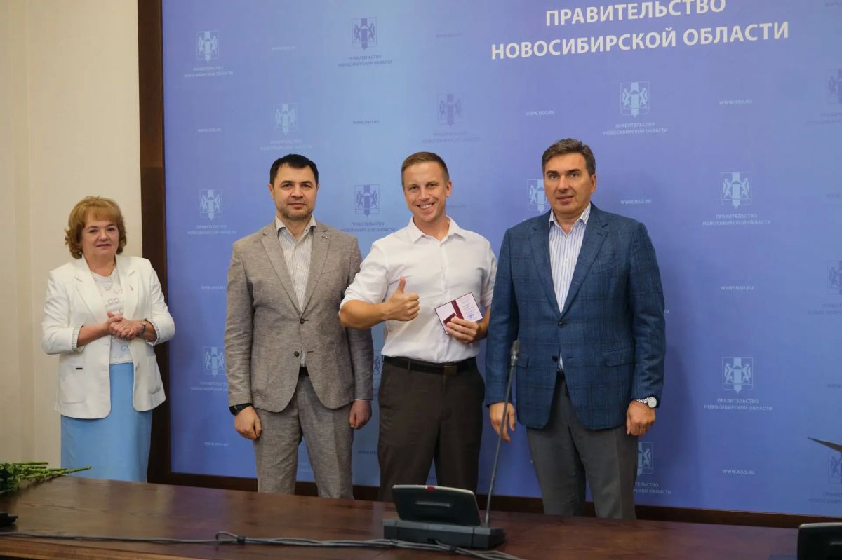 20 жителей Новосибирской области получили нагрудные знаки «Почетный донор России» 20 жителей Новосибирской области получили нагрудные знаки «Почетный донор России»