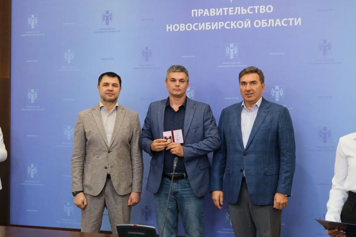 20 жителей Новосибирской области получили нагрудные знаки «Почетный донор России» 20 жителей Новосибирской области получили нагрудные знаки «Почетный донор России»