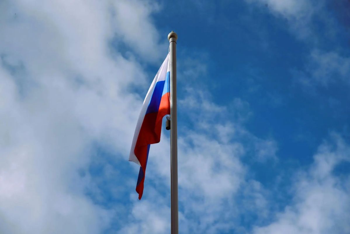 Транспортная полиция Сибири приняла участие в акции #ПоднятьФлаг Транспортная полиция Сибири приняла участие в акции #ПоднятьФлаг