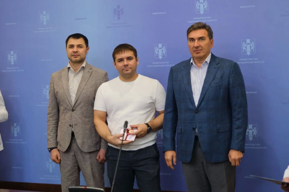 20 жителей Новосибирской области получили нагрудные знаки «Почетный донор России» 20 жителей Новосибирской области получили нагрудные знаки «Почетный донор России»