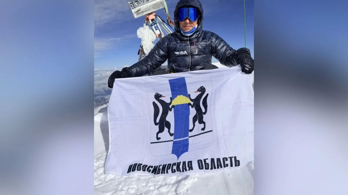 Новосибирский альпинист помог параспортсмену покорить Эльбрус на руках