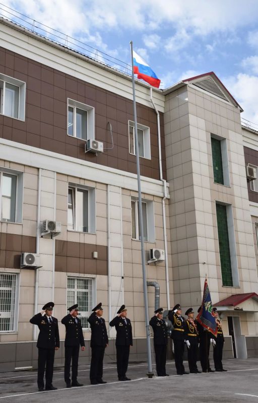 Транспортная полиция Сибири приняла участие в акции #ПоднятьФлаг Транспортная полиция Сибири приняла участие в акции #ПоднятьФлаг
