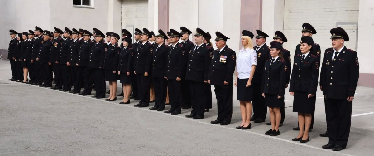 Транспортная полиция Сибири приняла участие в акции #ПоднятьФлаг Транспортная полиция Сибири приняла участие в акции #ПоднятьФлаг