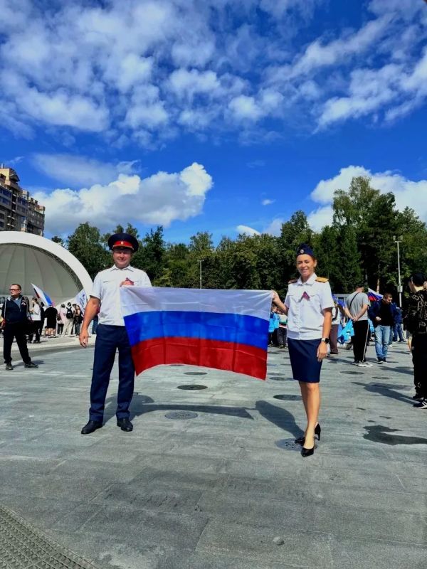 В Новосибирске сотрудники Восточного МСУТ СК России приняли участие в мероприятии «Мы под одним флагом!» В Новосибирске сотрудники Восточного МСУТ СК России приняли участие в мероприятии «Мы под одним флагом!»