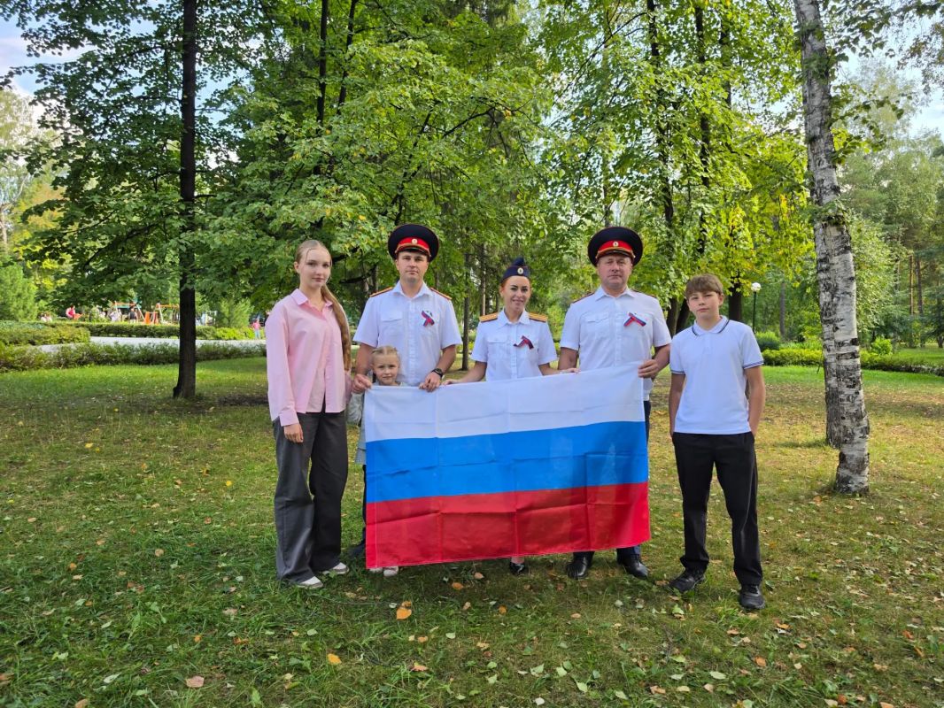 В Новосибирске сотрудники Восточного МСУТ СК России приняли участие в мероприятии «Мы под одним флагом!» В Новосибирске сотрудники Восточного МСУТ СК России приняли участие в мероприятии «Мы под одним флагом!»