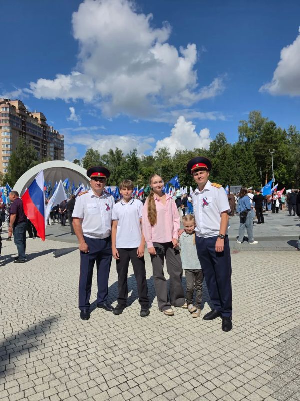 В Новосибирске сотрудники Восточного МСУТ СК России приняли участие в мероприятии «Мы под одним флагом!» В Новосибирске сотрудники Восточного МСУТ СК России приняли участие в мероприятии «Мы под одним флагом!»