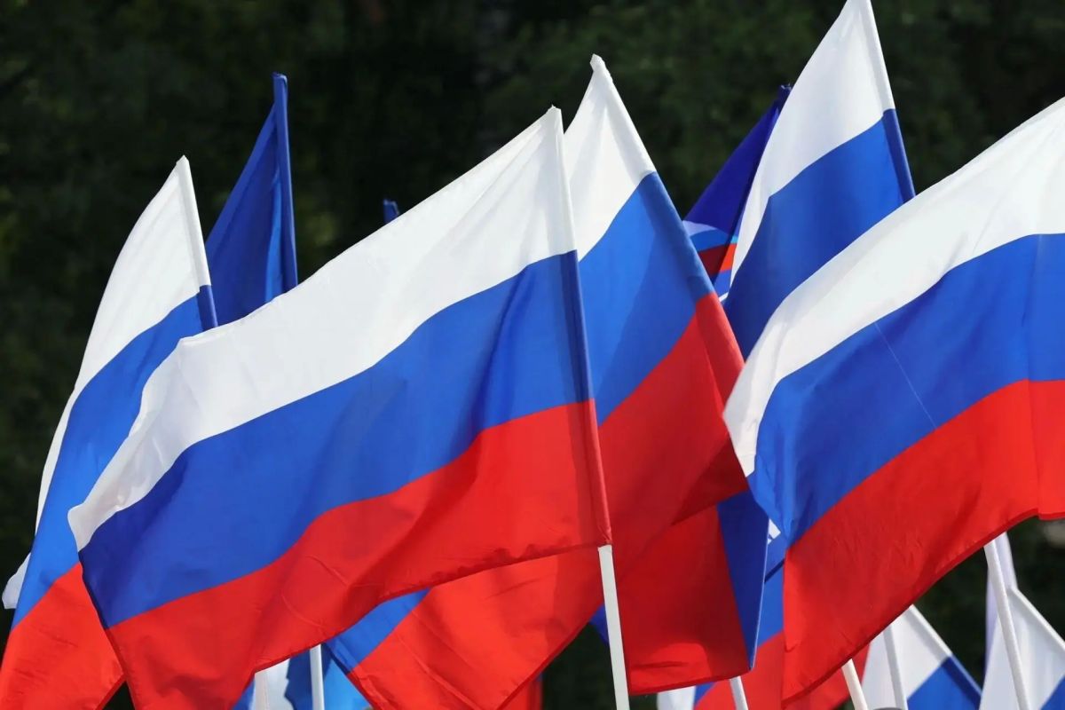 Пресс-релиз. . Под единым флагом: новосибирцы вместе со всей страной отмечают сегодня государственный праздник – День флага На митинг-концерт, посвящённый Дню государственного флага, сегодня в центре Новосибирска... Пресс-релиз. . Под единым флагом: новосибирцы вместе со всей страной отмечают сегодня государственный праздник – День флага На митинг-концерт, посвящённый Дню государственного флага, сегодня в центре Новосибирска...