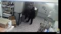 В Новосибирске ранним утром мужчина в маске ворвался в сетевой продуктовый магазин на улице Жуковского в Заельцовском районе