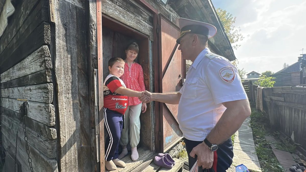 Заместитель начальника ГУ МВД России по Новосибирской области генерал-майор полиции Владимир Борисенков присоединился к ежегодной благотворительной акции «Помоги пойти учиться» Заместитель начальника ГУ МВД России по Новосибирской области генерал-майор полиции Владимир Борисенков присоединился к ежегодной благотворительной акции «Помоги пойти учиться»