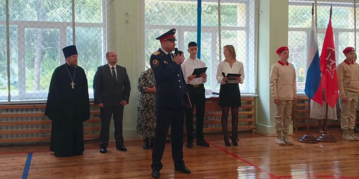 Офицеры СК России по Новосибирской области приняли участие в торжественных линейках в День знаний Офицеры СК России по Новосибирской области приняли участие в торжественных линейках в День знаний