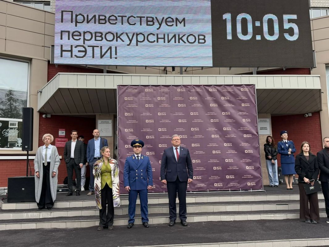 Прокурор Новосибирской области Александр Бучман поздравил первокурсников главного технического университета города с 1 сентября Прокурор Новосибирской области Александр Бучман поздравил первокурсников главного технического университета города с 1 сентября