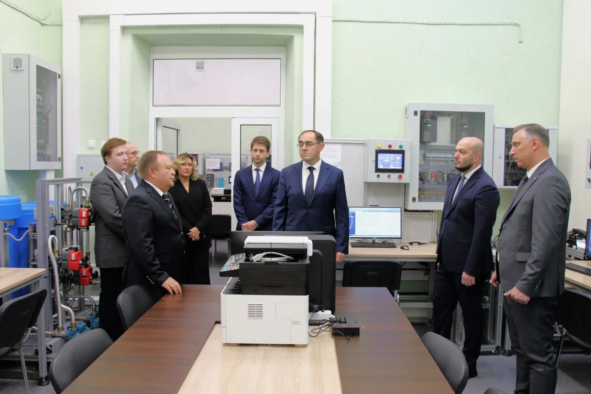 Заместитель Министра транспорта РФ Борис Ташимов посетил Новосибирскую область с рабочим визитом Заместитель Министра транспорта РФ Борис Ташимов посетил Новосибирскую область с рабочим визитом
