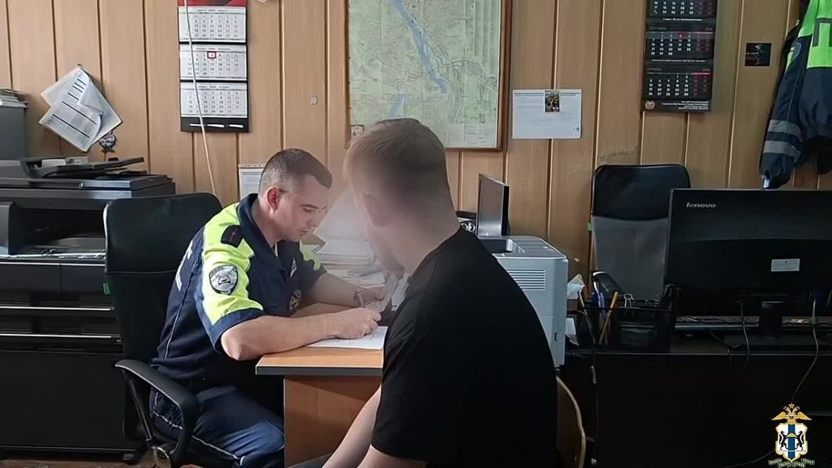 Полицейские поймали новосибирца, проехавшегося по лестнице на автомобиле