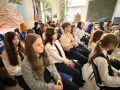Память, объединяющая поколения: ветераны и сотрудники транспортной полиции Сибири приняли участие в уроке мужества для новосибирских школьников