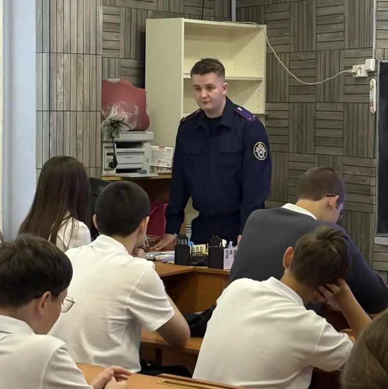 В День солидарности в борьбе с терроризмом следователь следственного отдела по Октябрьскому району города Новосибирска провел беседу с учащимися школы В День солидарности в борьбе с терроризмом следователь следственного отдела по Октябрьскому району города Новосибирска провел беседу с учащимися школы