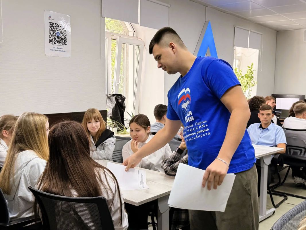 Память, объединяющая поколения: ветераны и сотрудники транспортной полиции Сибири приняли участие в уроке мужества для новосибирских школьников Память, объединяющая поколения: ветераны и сотрудники транспортной полиции Сибири приняли участие в уроке мужества для новосибирских школьников