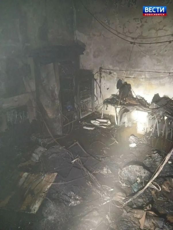 Пожар в поликлинике. В трёхэтажном здании поликлиники Каргатской ЦРБ, где шёл капитальный ремонт взрослого отделения, произошло возгорание Пожар в поликлинике. В трёхэтажном здании поликлиники Каргатской ЦРБ, где шёл капитальный ремонт взрослого отделения, произошло возгорание