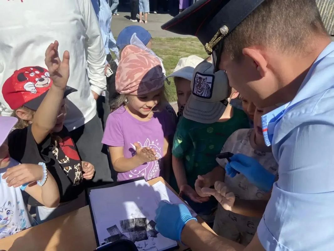 В Карасукском районе полицейские провели профилактическое мероприятие для детей В Карасукском районе полицейские провели профилактическое мероприятие для детей