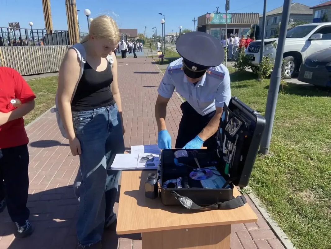В Карасукском районе полицейские провели профилактическое мероприятие для детей В Карасукском районе полицейские провели профилактическое мероприятие для детей