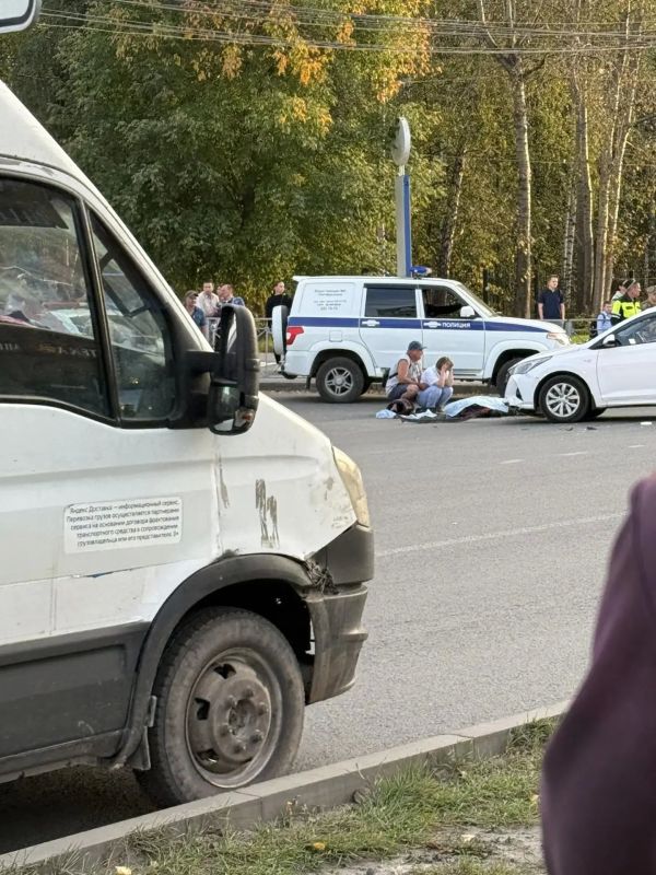 В Новосибирске у педуниверситета байкер влетел в иномарку и погиб В Новосибирске у педуниверситета байкер влетел в иномарку и погиб