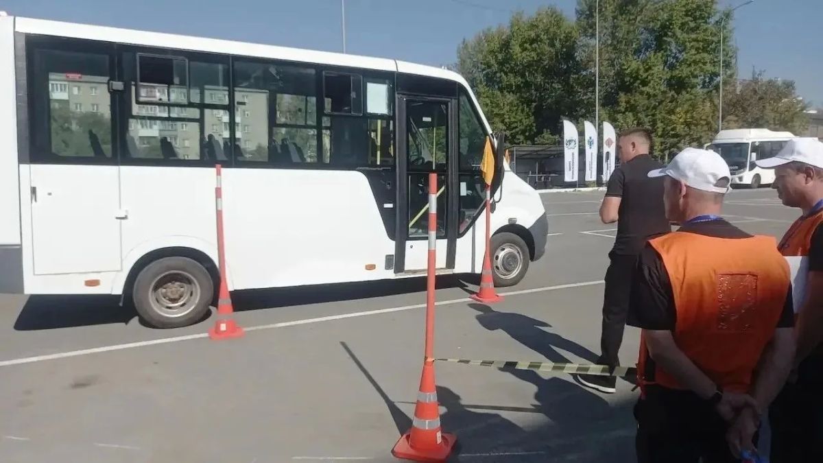 Водители автобусов продемонстрировали профессиональные навыки на региональном конкурсе в Новосибирске Водители автобусов продемонстрировали профессиональные навыки на региональном конкурсе в Новосибирске