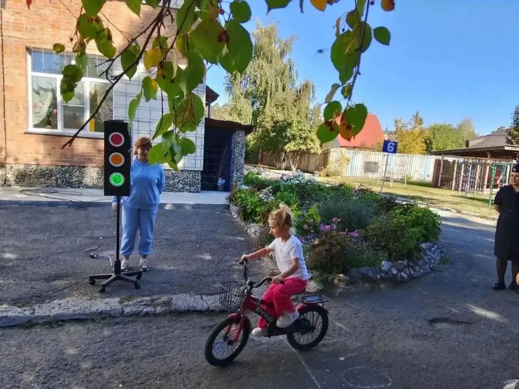 Профилактическое занятие для дошкольников провели сотрудники полиции в Новосибирской области Профилактическое занятие для дошкольников провели сотрудники полиции в Новосибирской области