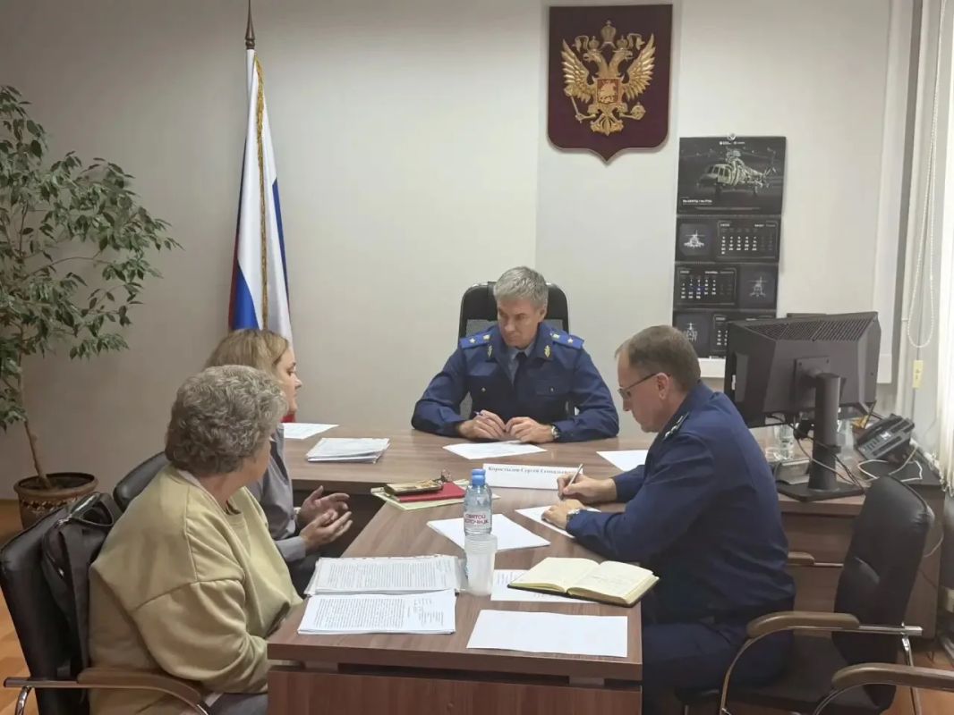 Первый заместитель прокурора Новосибирской области Сергей Коростылев провел личный прием граждан в прокуратуре Советского района Первый заместитель прокурора Новосибирской области Сергей Коростылев провел личный прием граждан в прокуратуре Советского района