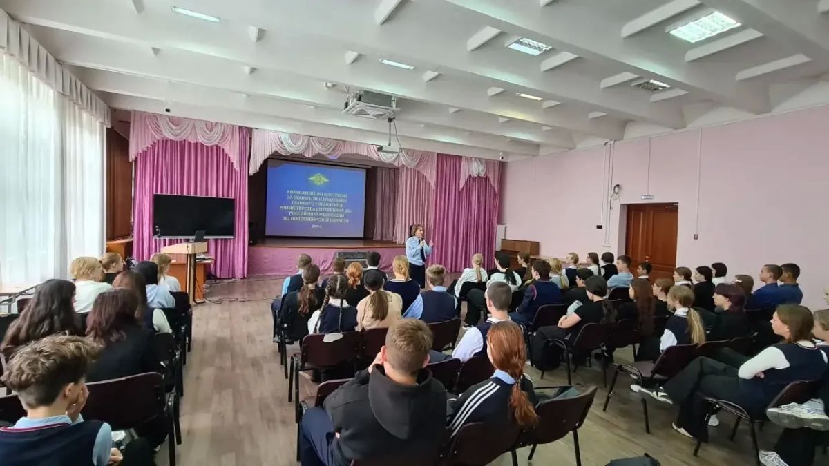 В Новосибирске продолжается реализация полицейскими проекта по гражданско-патриотическому и духовно-нравственному воспитанию детей и подростков В Новосибирске продолжается реализация полицейскими проекта по гражданско-патриотическому и духовно-нравственному воспитанию детей и подростков