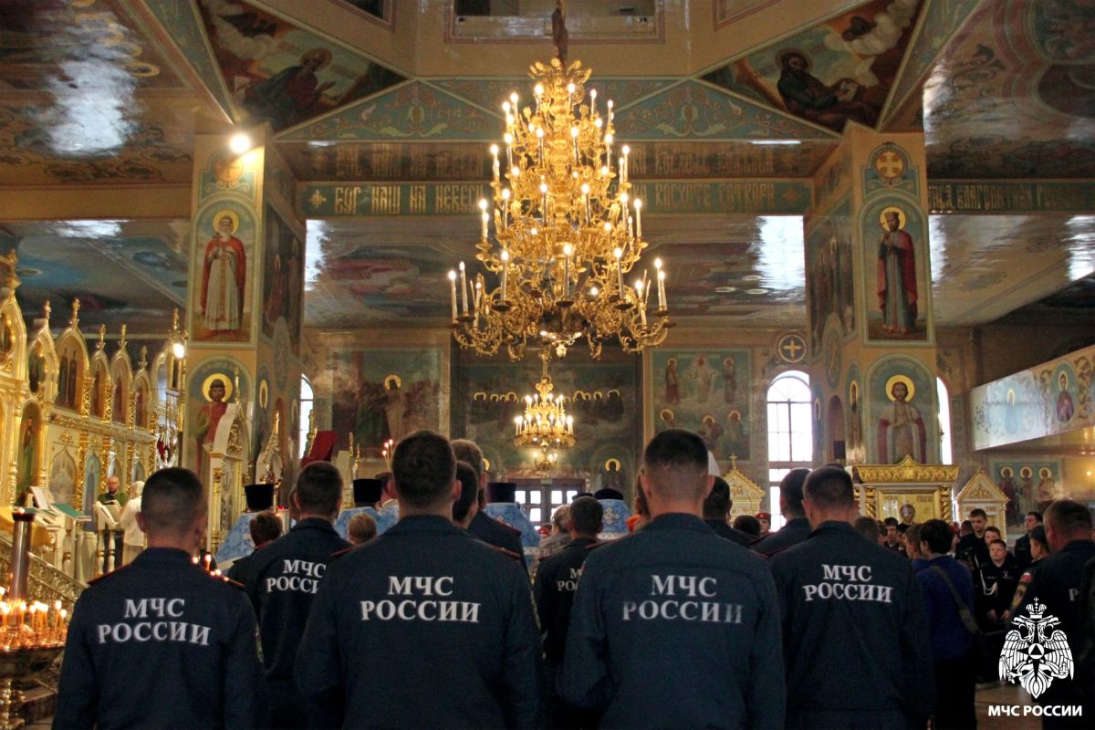 Спасатели Новосибирска посетили молебен в честь своей небесной покровительницы Спасатели Новосибирска посетили молебен в честь своей небесной покровительницы