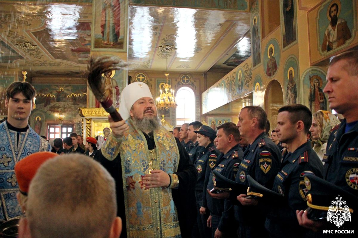 Спасатели Новосибирска посетили молебен в честь своей небесной покровительницы Спасатели Новосибирска посетили молебен в честь своей небесной покровительницы