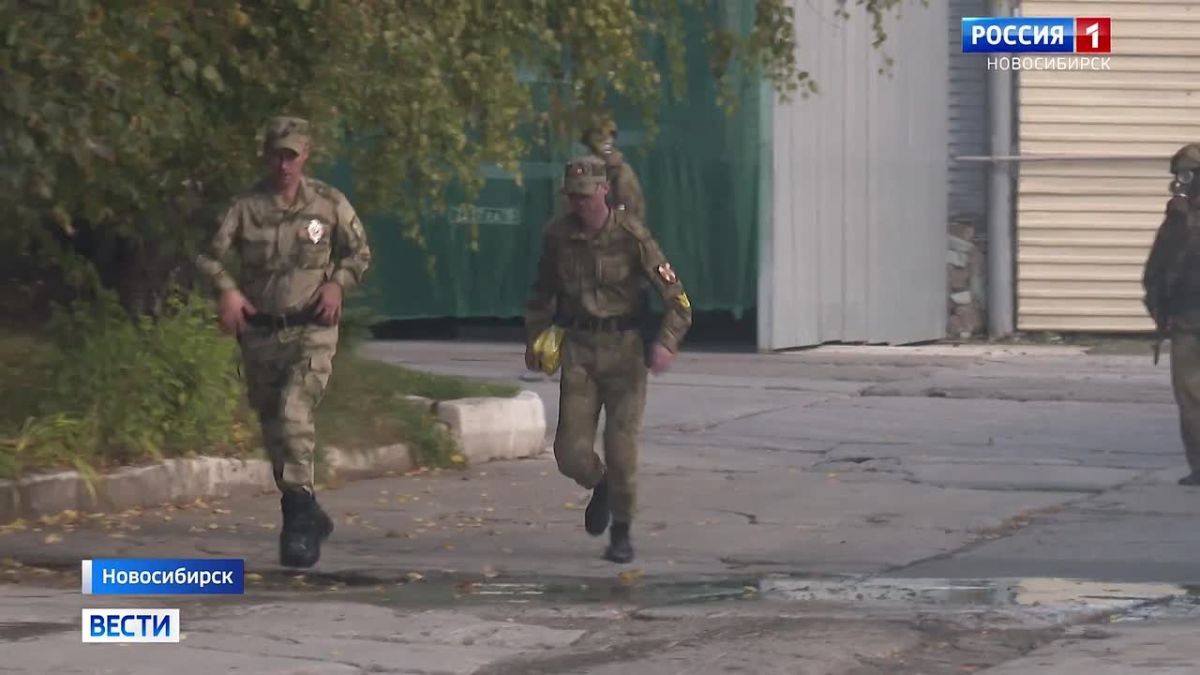 Слаженно отработали. В Новосибирском военном институте Росгвардии провели совместную тренировку с МЧС