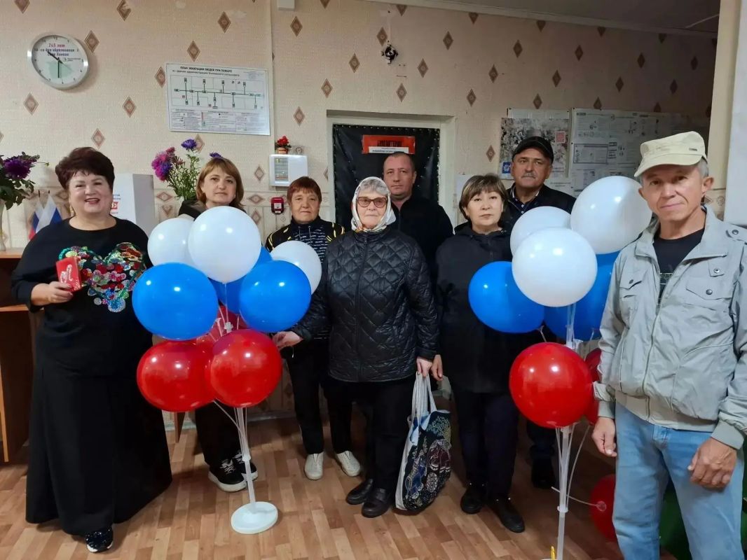 По состоянию на 15:00 часов 18 сентября явка на выборах депутатов Государственной Думы Федерального Собрания Российской Федерации в Новосибирской области составила 6,38% По состоянию на 15:00 часов 18 сентября явка на выборах депутатов Государственной Думы Федерального Собрания Российской Федерации в Новосибирской области составила 6,38%