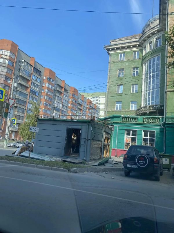 Незаконные киоски убрали сотрудники ГЦНР Незаконные киоски убрали сотрудники ГЦНР