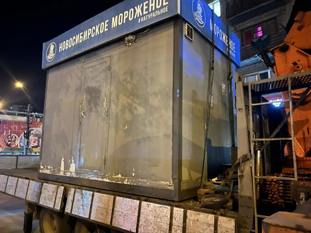 Незаконные киоски убрали сотрудники ГЦНР Незаконные киоски убрали сотрудники ГЦНР