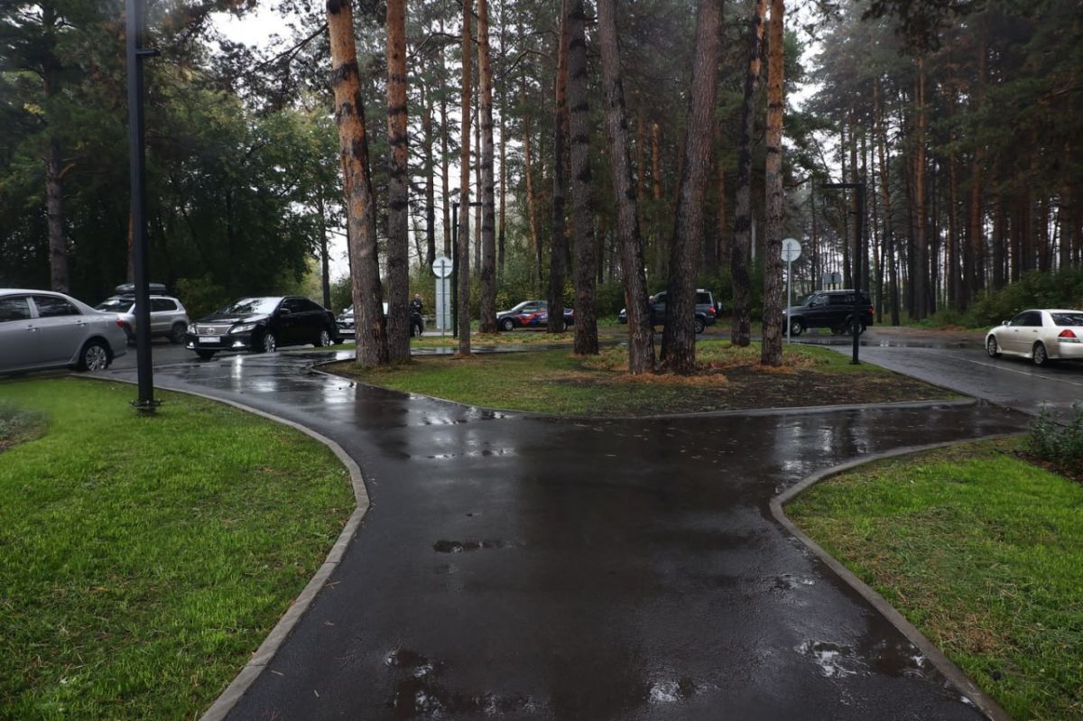 Мэр Кудрявцев оценил благоустройство Сквера Влюблённых в Первомайке Мэр Кудрявцев оценил благоустройство Сквера Влюблённых в Первомайке