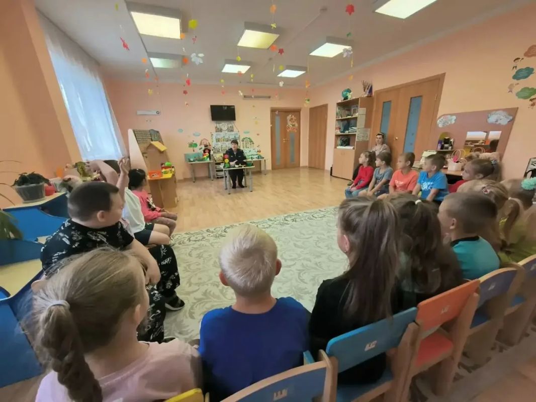 Безопасность с малых лет: в Мошковском районе прошел необычный урок дорожной грамотности Безопасность с малых лет: в Мошковском районе прошел необычный урок дорожной грамотности
