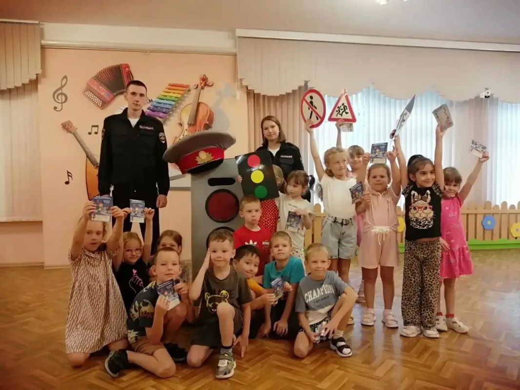 В детском саду №425 прошло профилактическое мероприятие по безопасности дорожного движения В детском саду №425 прошло профилактическое мероприятие по безопасности дорожного движения