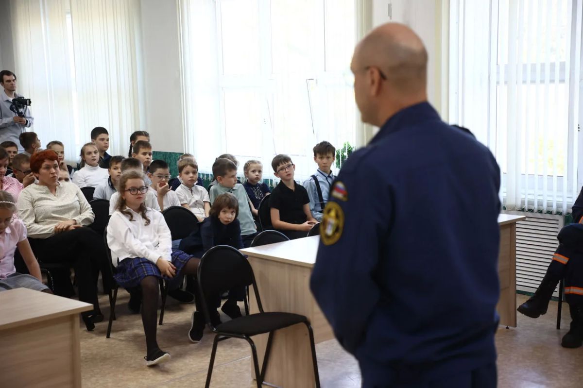 Профилактика должна быть системной: спасатели МАСС проводят уроки для школьников Профилактика должна быть системной: спасатели МАСС проводят уроки для школьников