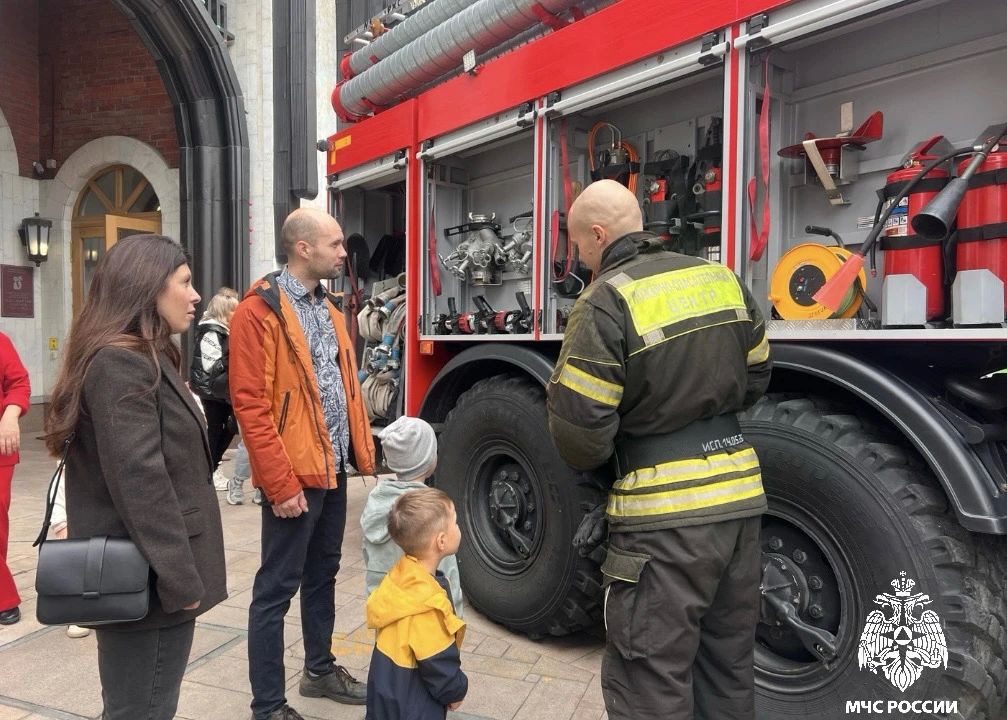 В Новосибирском областном театре кукол прошёл особенный день - спектакль по пожарной безопасности «Про царя коварного и Вовкупожарного» собрал более 200 малышей! В Новосибирском областном театре кукол прошёл особенный день - спектакль по пожарной безопасности «Про царя коварного и Вовкупожарного» собрал более 200 малышей!