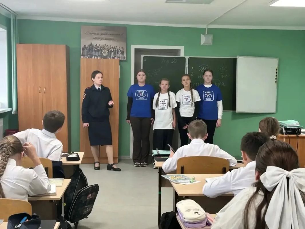 В Новосибирской области полицейские провели для школьников профилактические мероприятия В Новосибирской области полицейские провели для школьников профилактические мероприятия