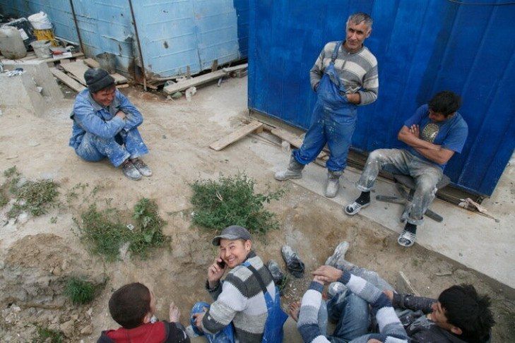 Мигранты стали активнее уезжать из Новосибирской области в этом сентябре