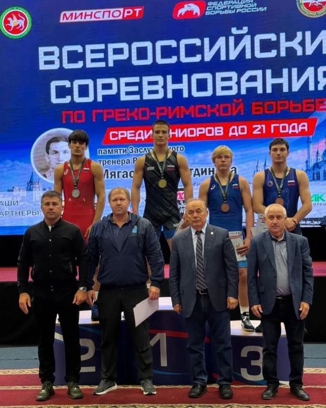 Новосибирские спортсмены — победы на всероссийской и сибирской арене: кёрлинг, бадминтон, лёгкая атлетика, борьба и снукер Новосибирские спортсмены — победы на всероссийской и сибирской арене: кёрлинг, бадминтон, лёгкая атлетика, борьба и снукер