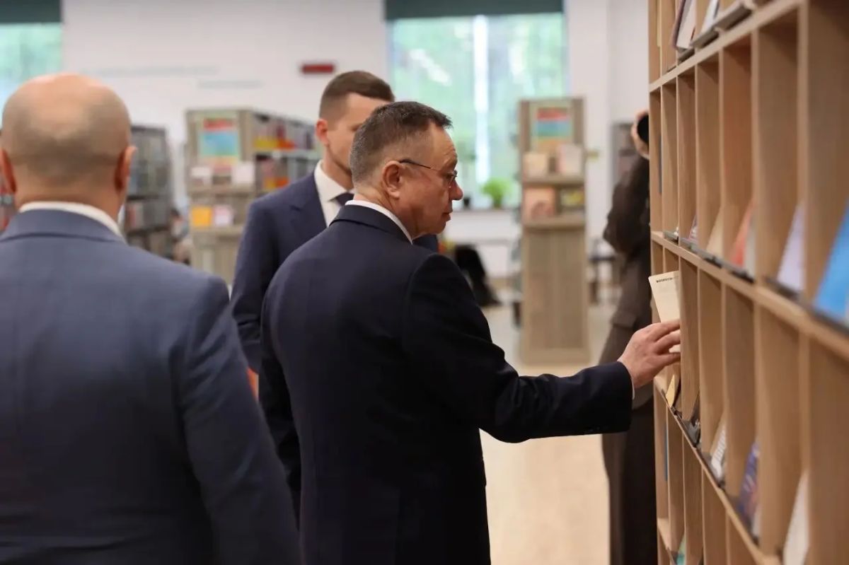 Министр строительства и ЖКХ РФ Ирек Файзуллин ознакомился с ходом строительства кампуса мирового уровня в Новосибирске Министр строительства и ЖКХ РФ Ирек Файзуллин ознакомился с ходом строительства кампуса мирового уровня в Новосибирске
