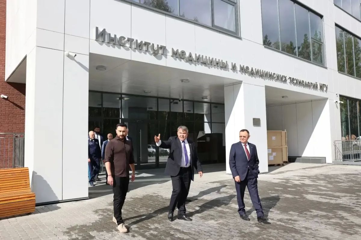 Министр строительства и ЖКХ РФ Ирек Файзуллин ознакомился с ходом строительства кампуса мирового уровня в Новосибирске Министр строительства и ЖКХ РФ Ирек Файзуллин ознакомился с ходом строительства кампуса мирового уровня в Новосибирске